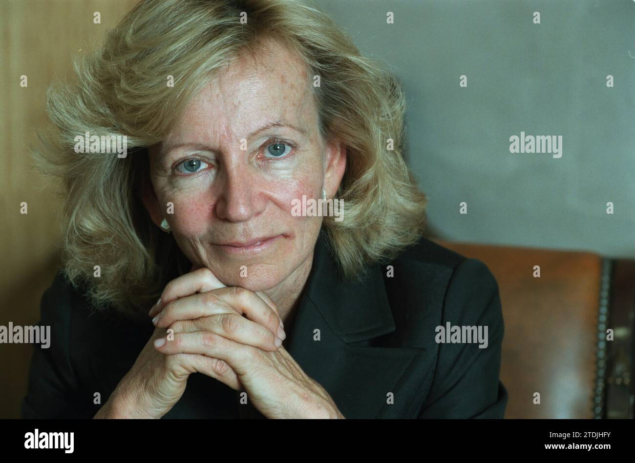 12/01/2004. Madrid, 2-12-04. Elena Salgado, ministre de la Santé et de la consommation. Photo Gonzalo Cruz. Crédit : Album / Archivo ABC / Gonzalo Cruz Banque D'Images 12/01/2004. Madrid, 2-12-04. Elena Salgado, ministre de la Santé et de la consommation. Photo Gonzalo Cruz. Crédit : Album / Archivo ABC / Gonzalo Cruz Banque D'Images