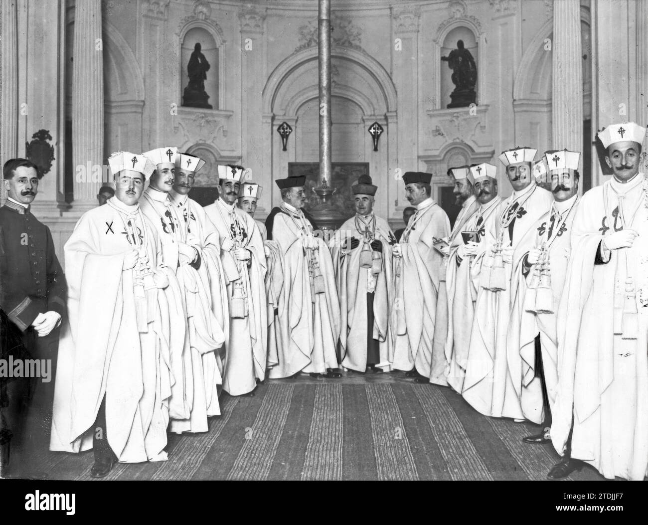 06/30/1915. Dans les commandants de Santiago. Le chapitre de l'ordre s'est réuni pour assembler un chevalier Santiago à D. Juan de Contreras. Crédit : Album / Archivo ABC / Julio Duque Banque D'Images