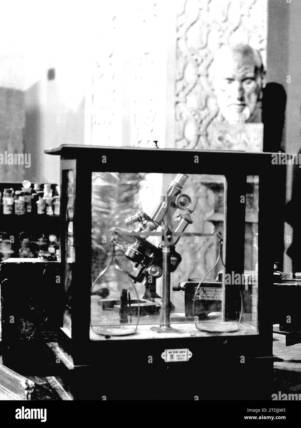 12/31/1959. Détail du laboratoire avec le microscope avec lequel Ramón y Cajal travaillait habituellement. Crédit : Album / Archivo ABC / Juan Gyenes Banque D'Images