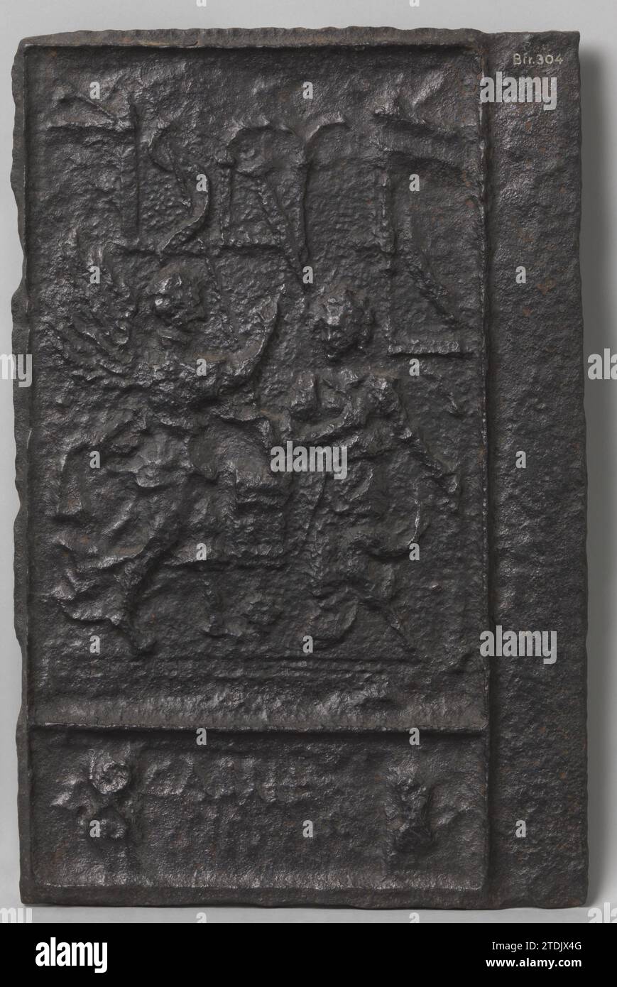 Plaque de poêle avec l'annonce, anonyme, c. 1575 - c. 1625 plaque de poêle en fonte, divisée en deux zones. Dans la zone supérieure, il y a une représentation de l'annonce, dans laquelle l'ange à Maria prêchait sa grossesse. En haut de la scène, vous pouvez voir quelques arches, sous l'une d'elles un vase avec un lys. La zone inférieure a un cartouche avec inscription : Gabriel. Allemagne fonte (métal) plaque de poêle en fonte, divisée en deux zones. Dans la zone supérieure, il y a une représentation de l'annonce, dans laquelle l'ange à Maria prêchait sa grossesse. En haut du Banque D'Images