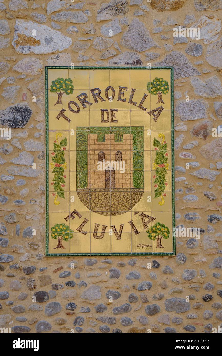 Une maison dans le village de Torroella de Fluvià un après-midi d'automne (Alt Empordà, Gérone, Catalogne, Espagne) ESP : una casa de Torroella de Fluvià Banque D'Images