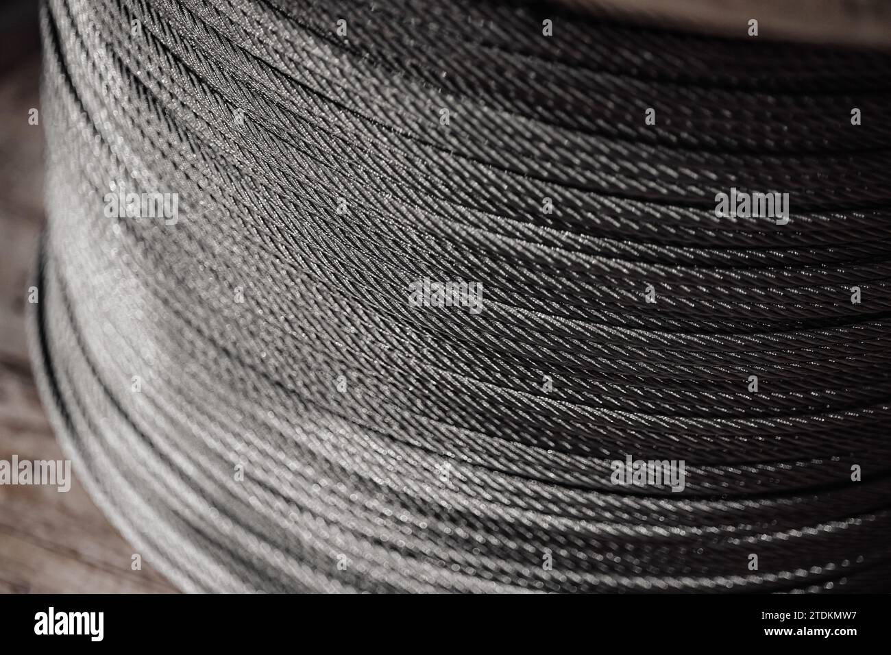 rouleau de fil d'acier de câble d'acier ou de corde d'acier, corde de tambour d'élingue de haute durabilité. Banque D'Images