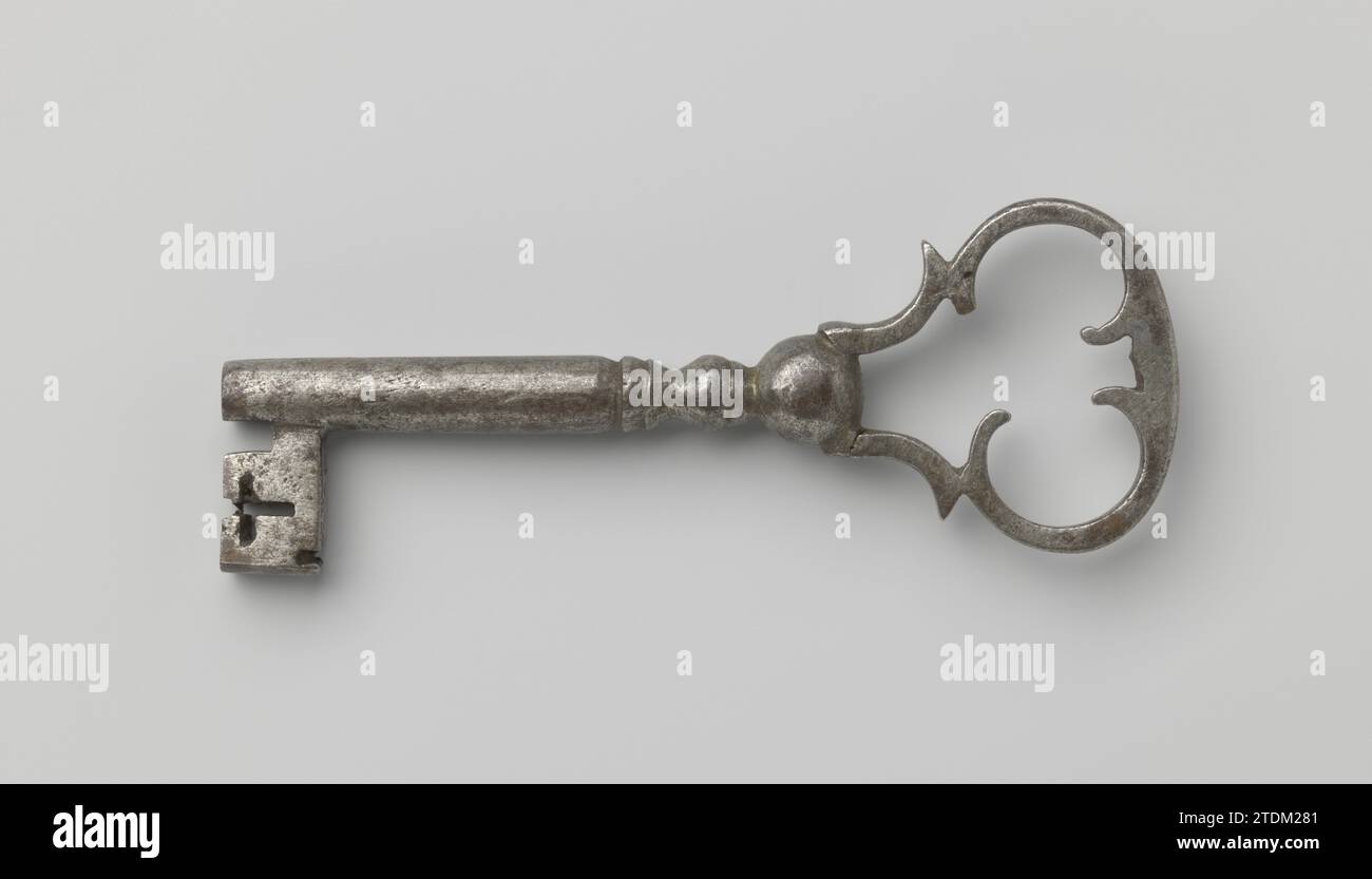 Clé, c. 1600 - c. 1699 clé avec poignée composée d'un, sur deux tiges reposant, descendant vers le bas, qui a été construit à partir de deux C-Voluten. Le tout repose sur une capitale en forme de boule. L'arbre est profilé en haut. Clé en fer (métal) avec poignée composée d'un, sur deux tiges reposant, descendant vers le bas, qui a été construit à partir de deux C-Voluten. Le tout repose sur une capitale en forme de boule. L'arbre est profilé en haut. fer (métal) Banque D'Images