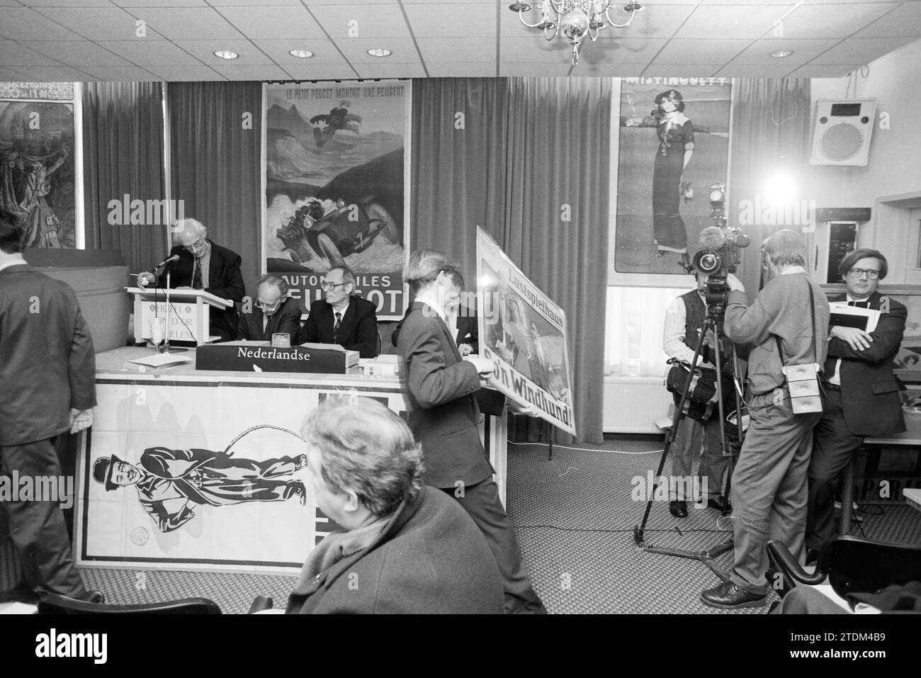 Enchères ... Lion d'Or [poster Hotel], 16-11-1991, Whizgle nouvelles du passé, taillées pour l'avenir. Explorez les récits historiques, l'image de l'agence néerlandaise avec une perspective moderne, comblant le fossé entre les événements d'hier et les perspectives de demain. Un voyage intemporel façonnant les histoires qui façonnent notre avenir Banque D'Images