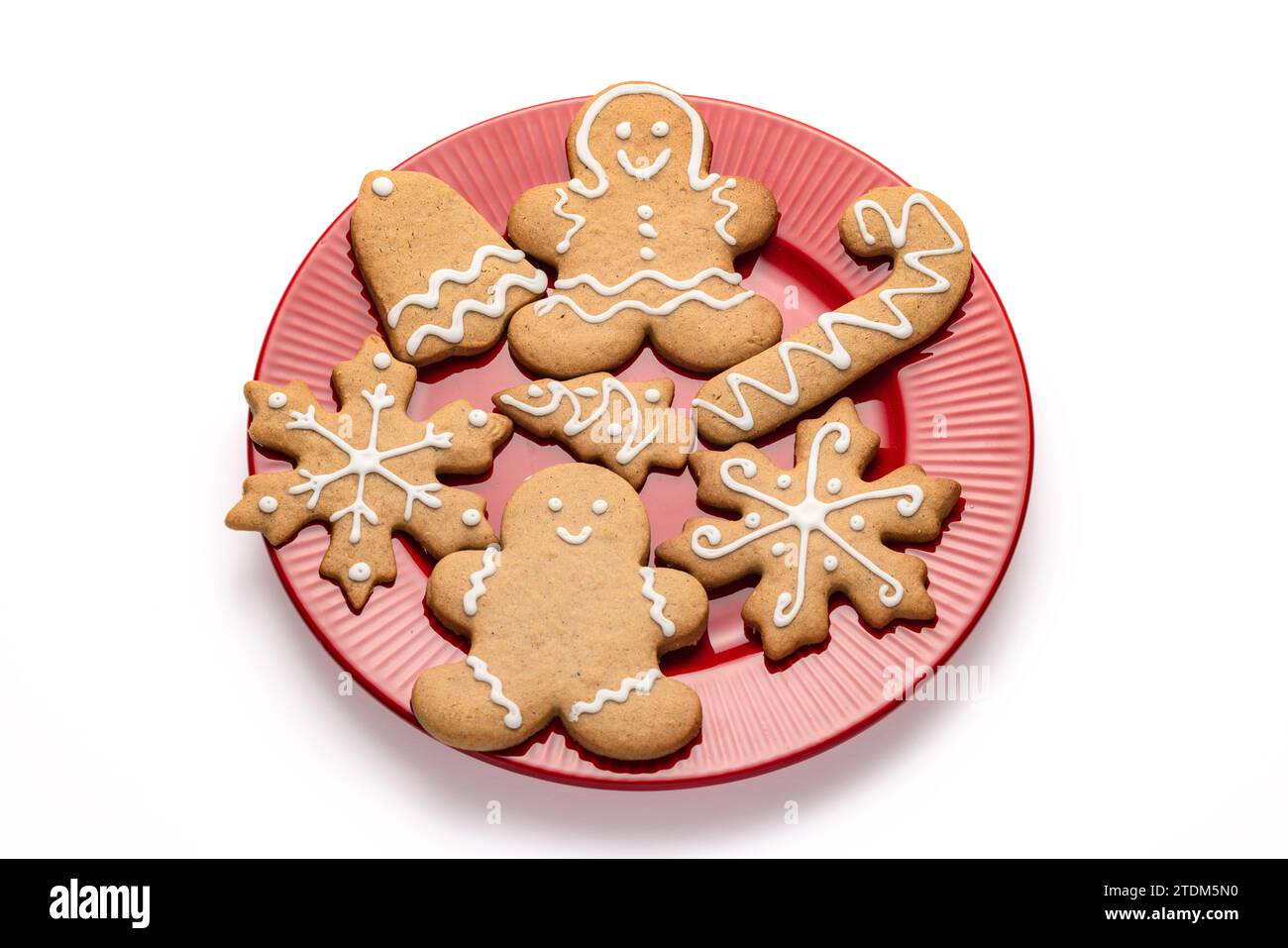 Biscuits de pain d'épice maison de Noël d'un homme, flocon de neige, cloche, étoile et arbre avec glaçage isolé sur fond blanc Banque D'Images