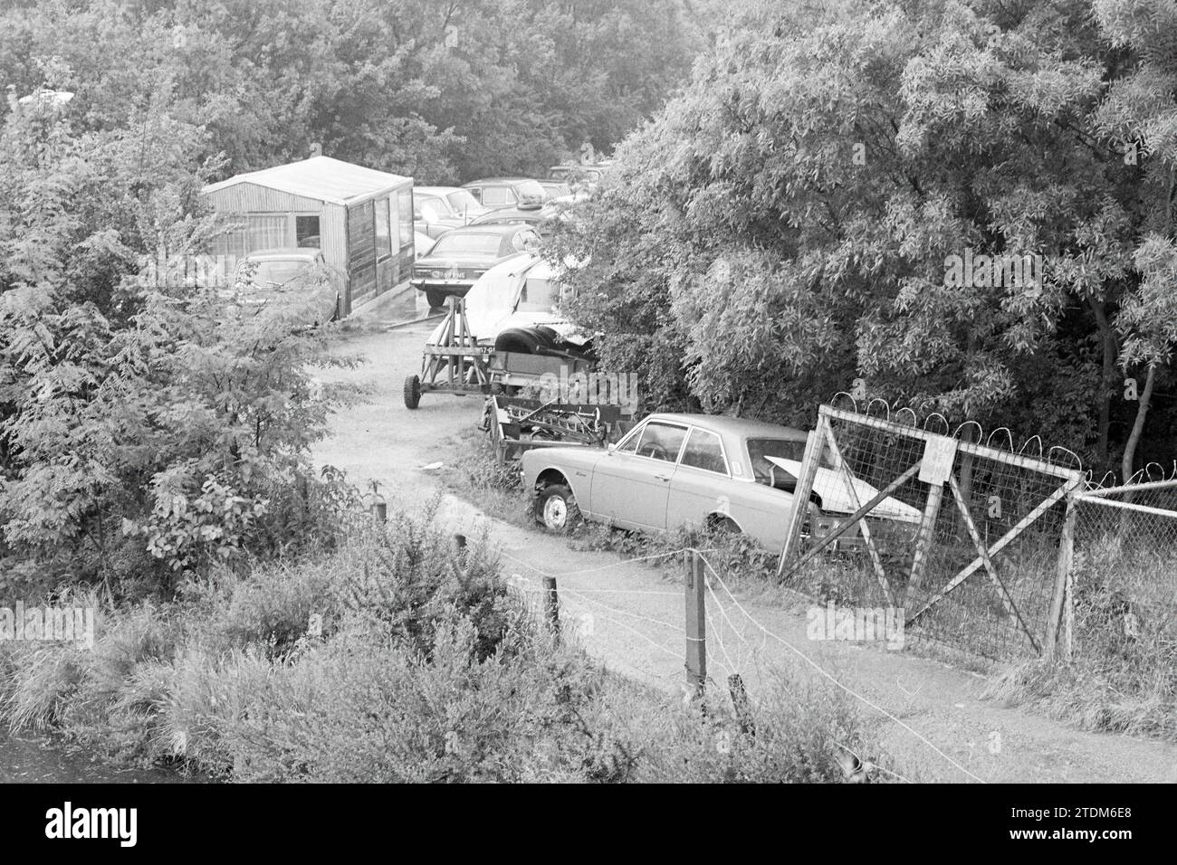 Chantier de ferraille Garenkokerskade, démolition, démolition, chantiers de ferraille, Haarlem, Garenkokerskade, pays-Bas, 09-06-1977, Whizgle News from the Past, taillé pour l'avenir. Explorez les récits historiques, l'image de l'agence néerlandaise avec une perspective moderne, comblant le fossé entre les événements d'hier et les perspectives de demain. Un voyage intemporel façonnant les histoires qui façonnent notre avenir Banque D'Images