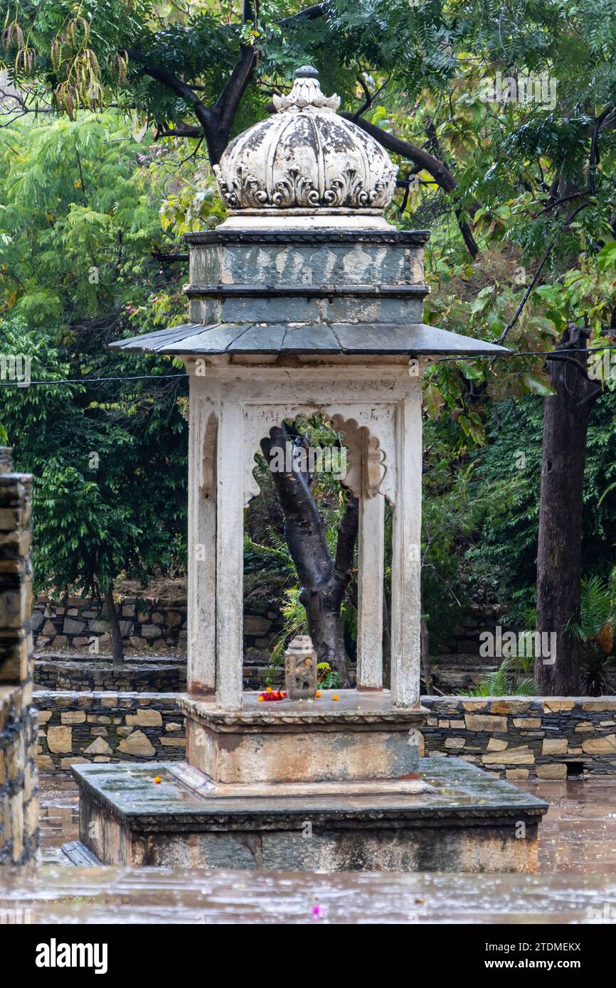 Le célèbre mémorial Steed Chetak de Maharana Pratap au jour de pluie à partir de l'image d'angle plat est prise au musée maharana pratap Hallighati rajasthan inde. Banque D'Images