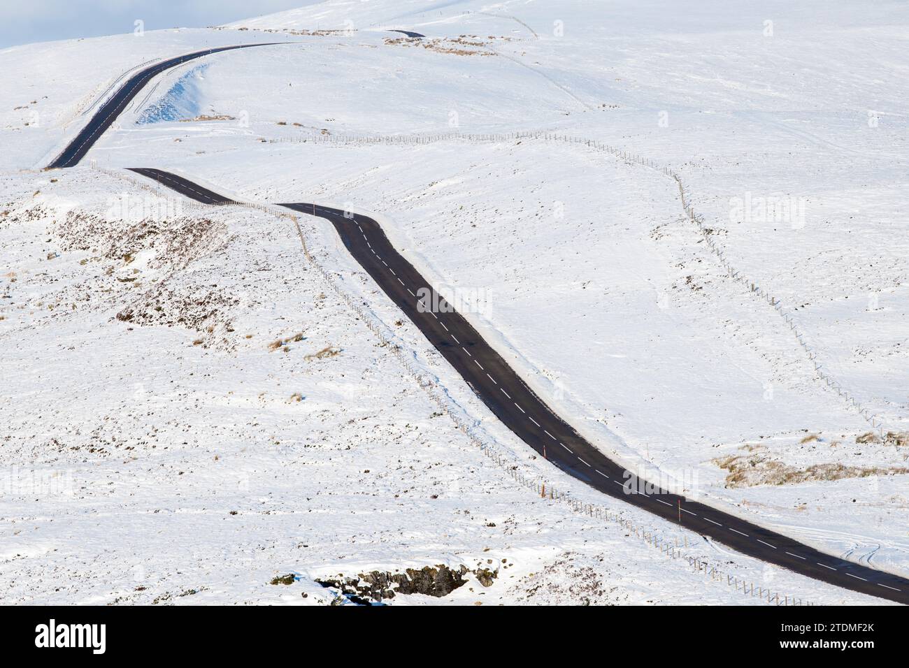 A939. Lecht Road dans la neige. Cairngorms, Highlands, Écosse Banque D'Images