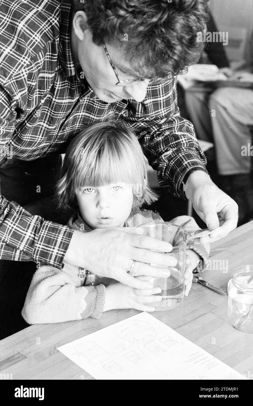 Doctor Bibber Crafts, 00-00-1994, Whizgle News from the Past, taillé pour l'avenir. Explorez les récits historiques, l'image de l'agence néerlandaise avec une perspective moderne, comblant le fossé entre les événements d'hier et les perspectives de demain. Un voyage intemporel façonnant les histoires qui façonnent notre avenir Banque D'Images