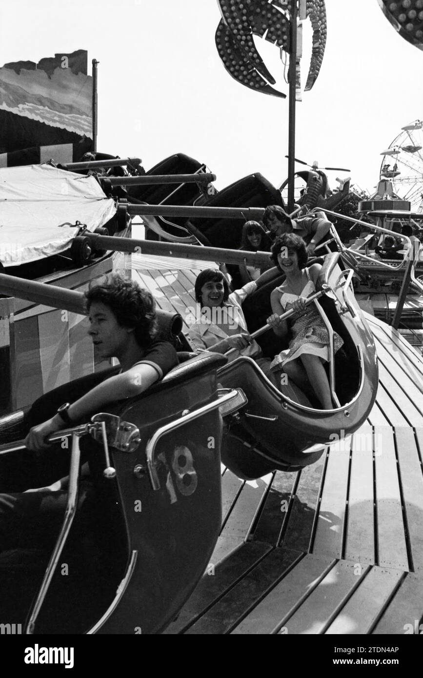 Attraction foraine sur fairground, 29-07-1978, Whizgle News from the Past, taillé pour l'avenir. Explorez les récits historiques, l'image de l'agence néerlandaise avec une perspective moderne, comblant le fossé entre les événements d'hier et les perspectives de demain. Un voyage intemporel façonnant les histoires qui façonnent notre avenir Banque D'Images