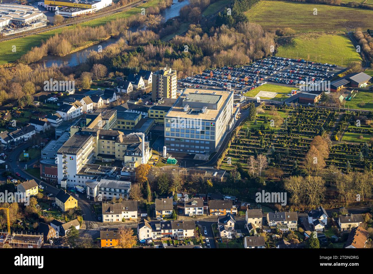 Klinikum hochsauerland karolinen hospital husten avec parkings Banque de photographies et d Klinikum hochsauerland karolinen hospital husten avec parkings Banque de photographies et d