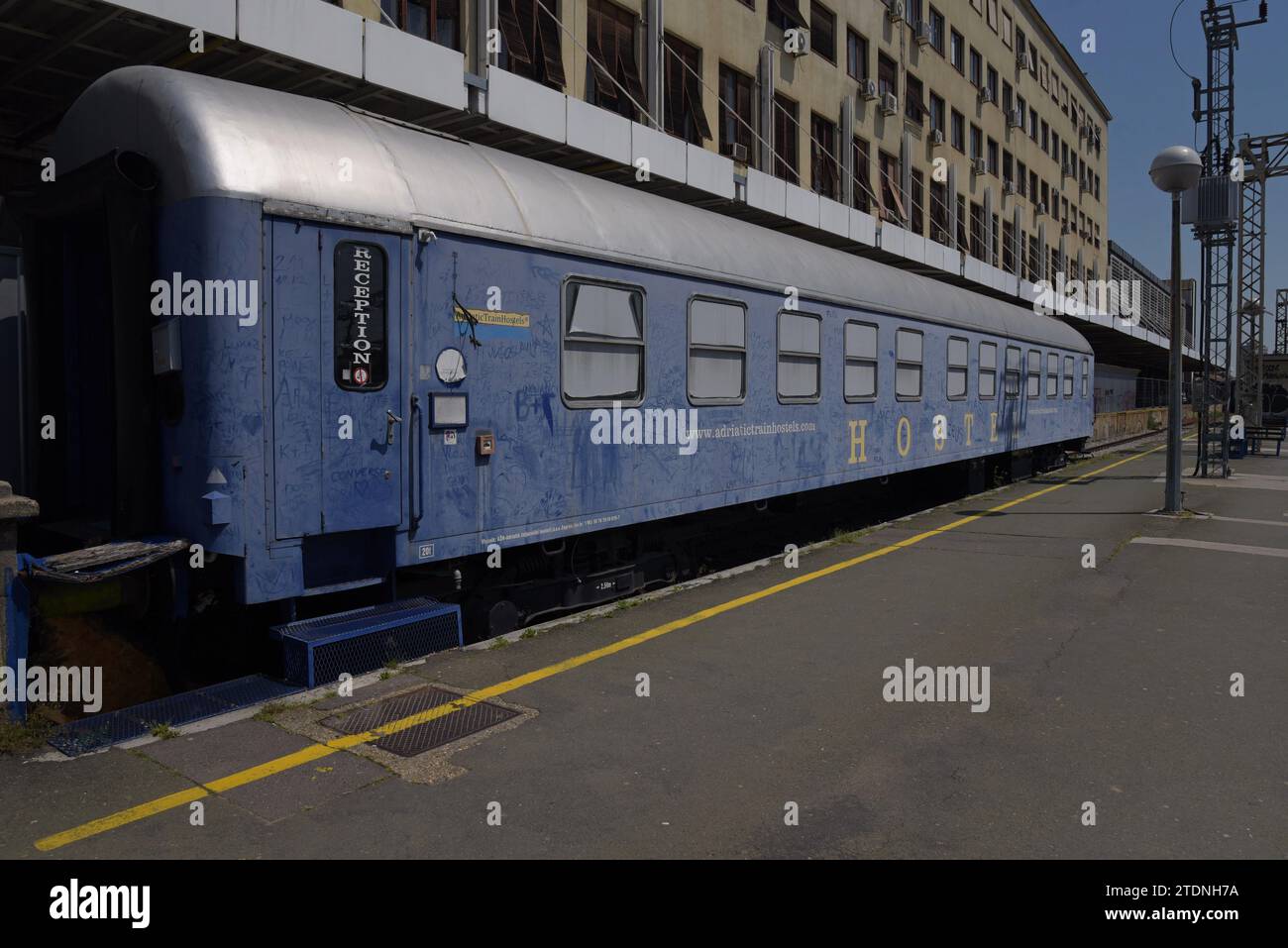 L'auberge de voitures-lits à la gare de Zagreb, transformée d'un ancien wagon-lit ferroviaire, Zagreb, Croatie Banque D'Images