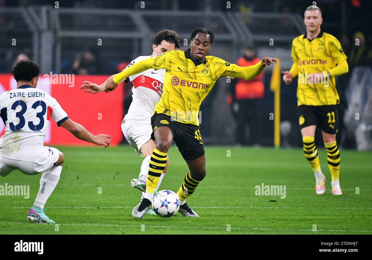 Ligue des Champions, signal Iduna Park Dortmund : Borussia Dortmund vs Paris Saint Germain ; Jamie Bynoe-Gittens (BVB), Marquinhos (PSG) Banque D'Images