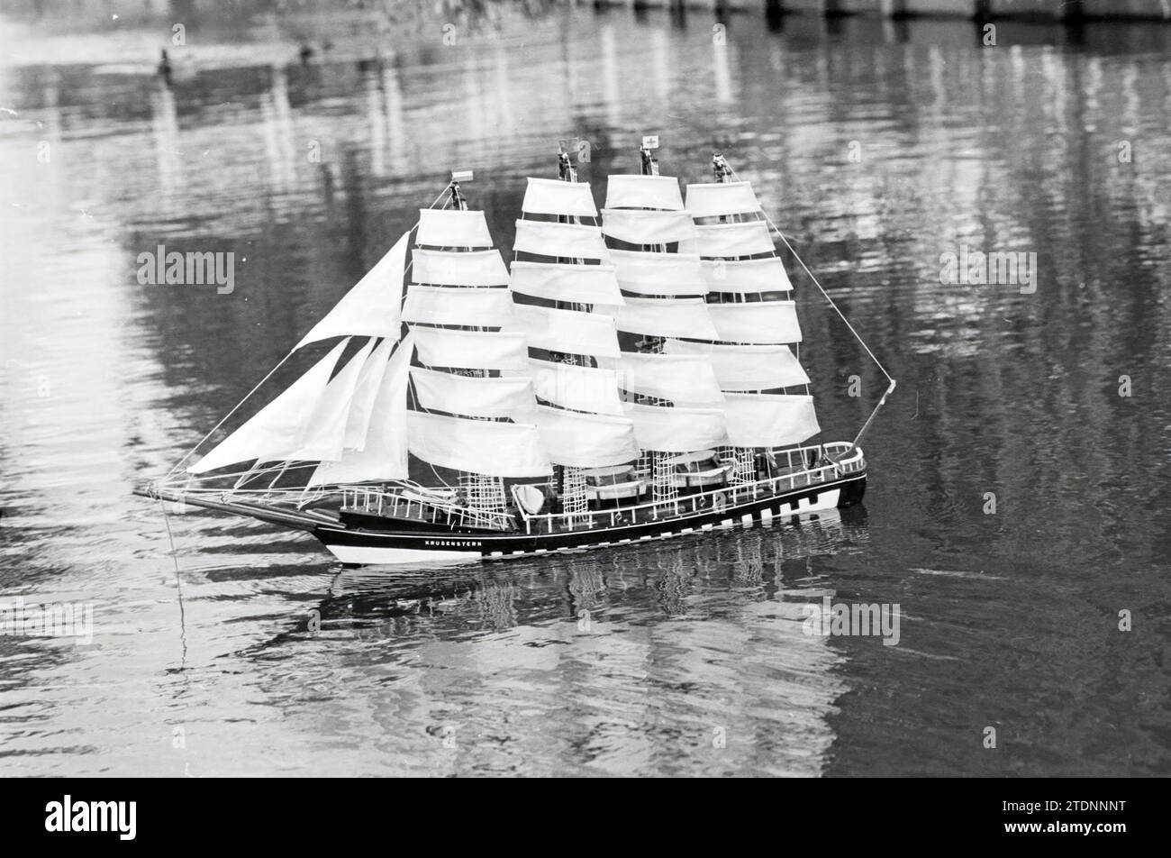 Modèle En Bois Détaillé De Yacht à Voile Endeavour Classe J De 50 Cm De Long | Yacht De Course Americas Cup | Ornement Nautique | Modèle De Voilier | Modèle De