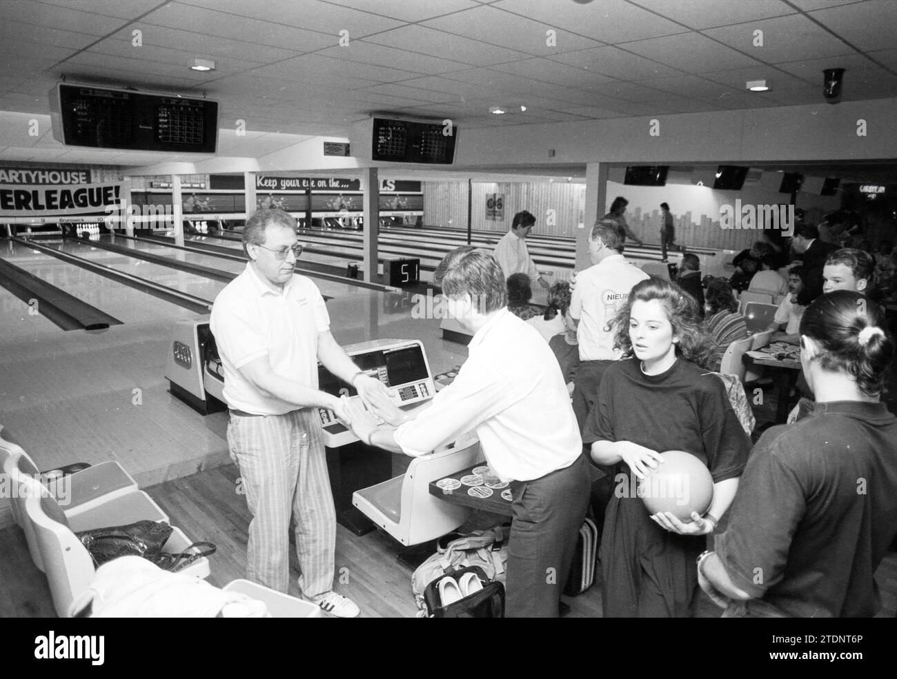 Photo Ancienne Originale - Tournoi De Bowling Femmes Buck Hill 1959 - Noir Et Blanc 8x10