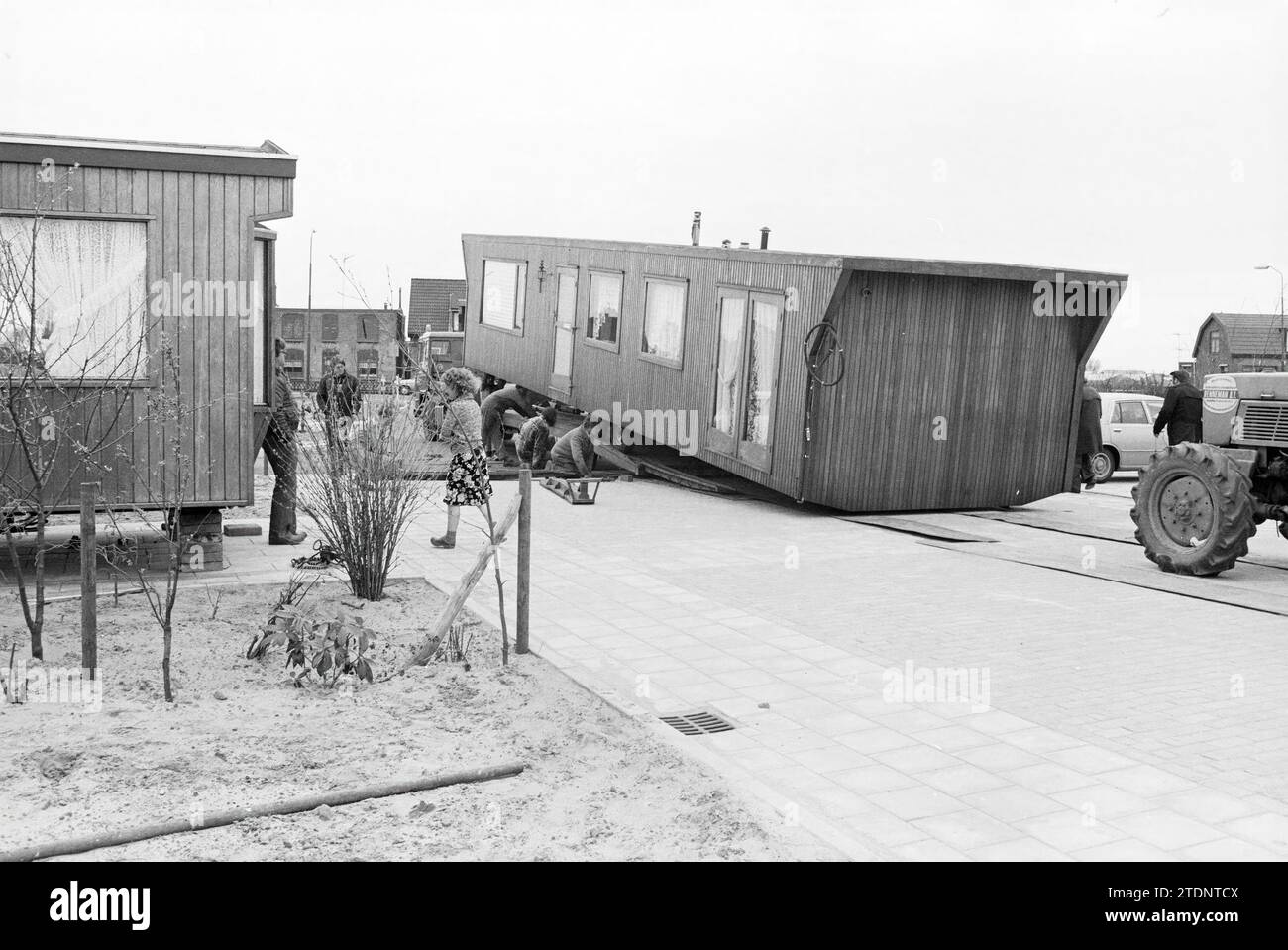 Ouverture du camp de caravanes Elzenhof Heemskerk, ouverture, ouvertures, mise en service, caravanes, caravanes, caravanes, Heemskerk, 07-05-1979, Whizgle nouvelles du passé, adaptées à l'avenir. Explorez les récits historiques, l'image de l'agence néerlandaise avec une perspective moderne, comblant le fossé entre les événements d'hier et les perspectives de demain. Un voyage intemporel façonnant les histoires qui façonnent notre avenir Banque D'Images