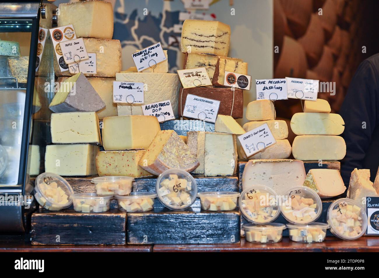 Sélection de fromages, différents types de fromages. Banque D'Images