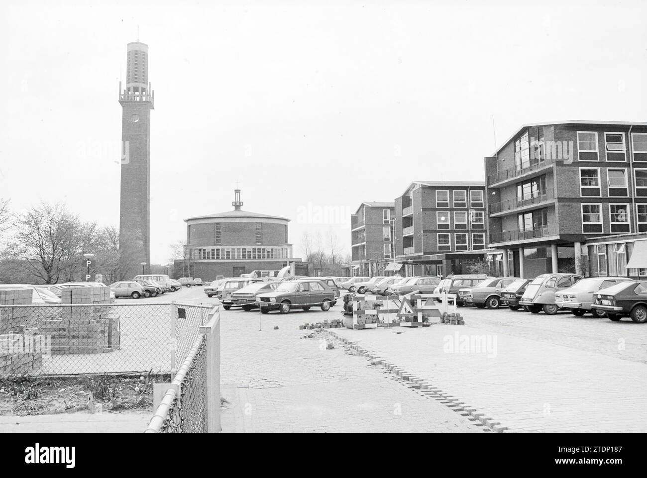 Leeuwenhorstcollege at Noordwijkerhout Conference Center, Schools, Noordwijkerhout, 07-05-1979, Whizgle nouvelles du passé, adaptées à l'avenir. Explorez les récits historiques, l'image de l'agence néerlandaise avec une perspective moderne, comblant le fossé entre les événements d'hier et les perspectives de demain. Un voyage intemporel façonnant les histoires qui façonnent notre avenir Banque D'Images