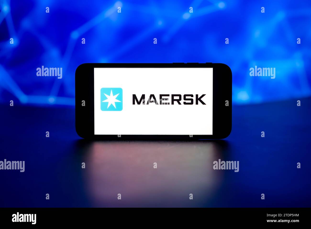 Sur cette photo, le logo Maersk est affiché sur l'écran d'un téléphone portable. Banque D'Images