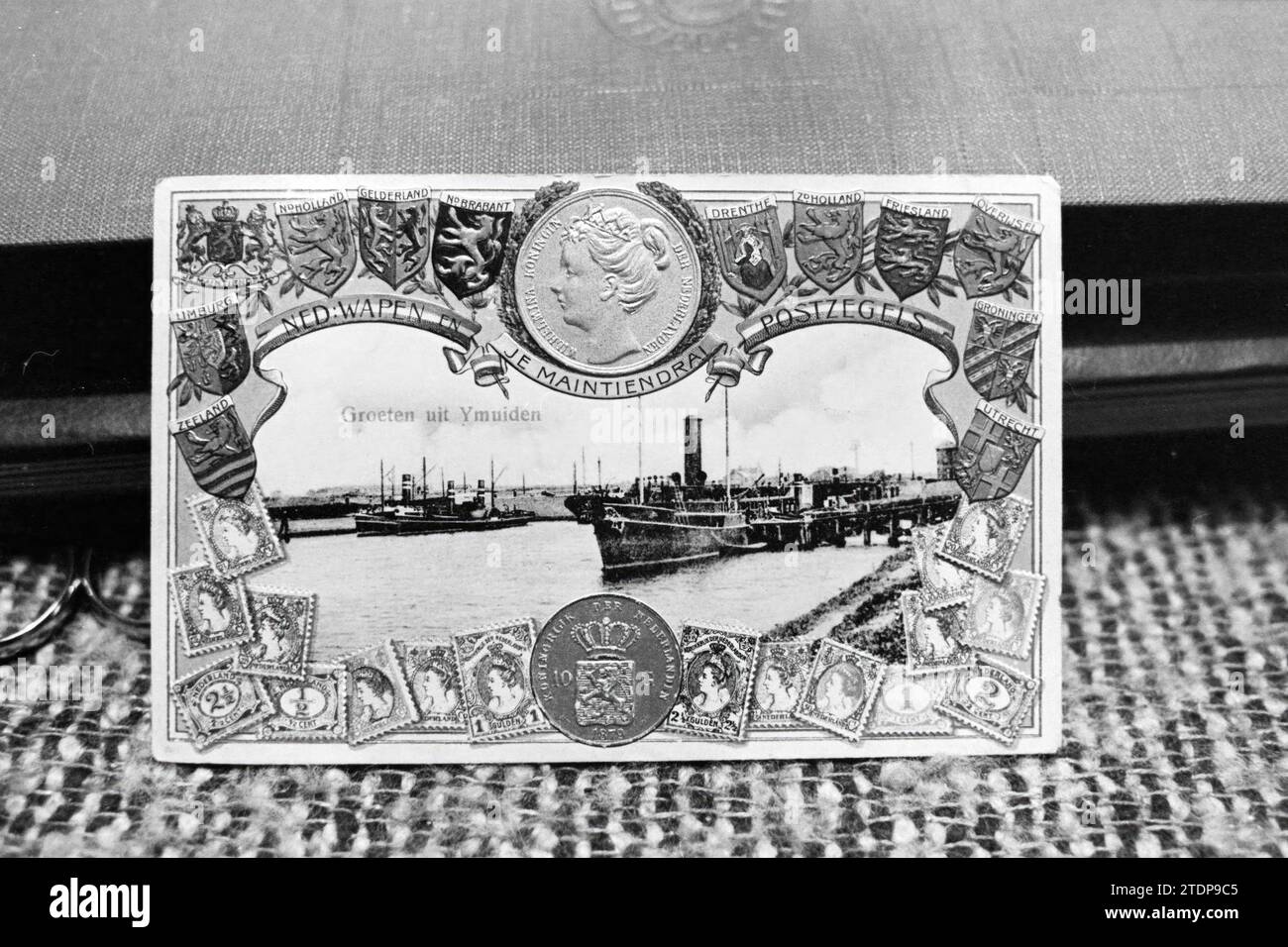 Ancienne carte postale d'IJmuiden, Maps, 17-01-1984, Whizgle News from the Past, taillé pour l'avenir. Explorez les récits historiques, l'image de l'agence néerlandaise avec une perspective moderne, comblant le fossé entre les événements d'hier et les perspectives de demain. Un voyage intemporel façonnant les histoires qui façonnent notre avenir Banque D'Images