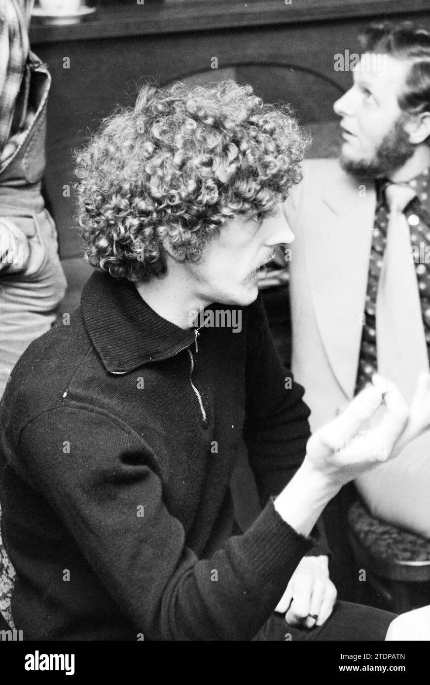 Portrait jeune homme aux boucles, 07-05-1979, Whizgle News from the Past, taillé pour le futur. Explorez les récits historiques, l'image de l'agence néerlandaise avec une perspective moderne, comblant le fossé entre les événements d'hier et les perspectives de demain. Un voyage intemporel façonnant les histoires qui façonnent notre avenir Banque D'Images