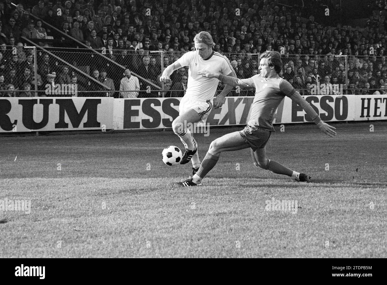Match de football Telstar - Ajax : 0 - 0, 13-10-1976, Whizgle nouvelles du passé, adapté pour l'avenir. Explorez les récits historiques, l'image de l'agence néerlandaise avec une perspective moderne, comblant le fossé entre les événements d'hier et les perspectives de demain. Un voyage intemporel façonnant les histoires qui façonnent notre avenir Banque D'Images