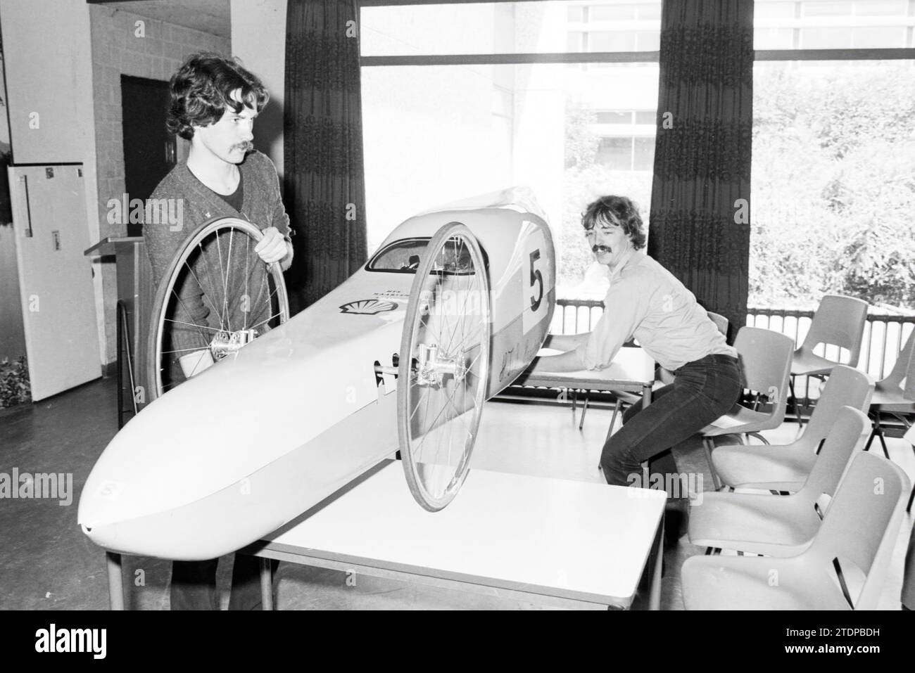 Voiture économique HTS, écoles, 16-06-1981, Whizgle News from the Past, sur mesure pour l'avenir. Explorez les récits historiques, l'image de l'agence néerlandaise avec une perspective moderne, comblant le fossé entre les événements d'hier et les perspectives de demain. Un voyage intemporel façonnant les histoires qui façonnent notre avenir Banque D'Images