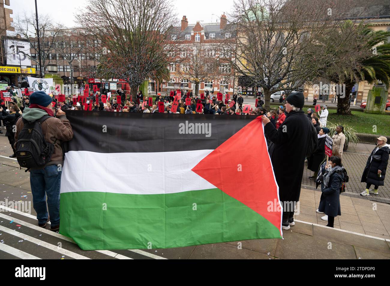Hackney 16 décembre 2023. Manifestation à la mairie contre les bombardements continus d'Israël sur Gaza. Banque D'Images