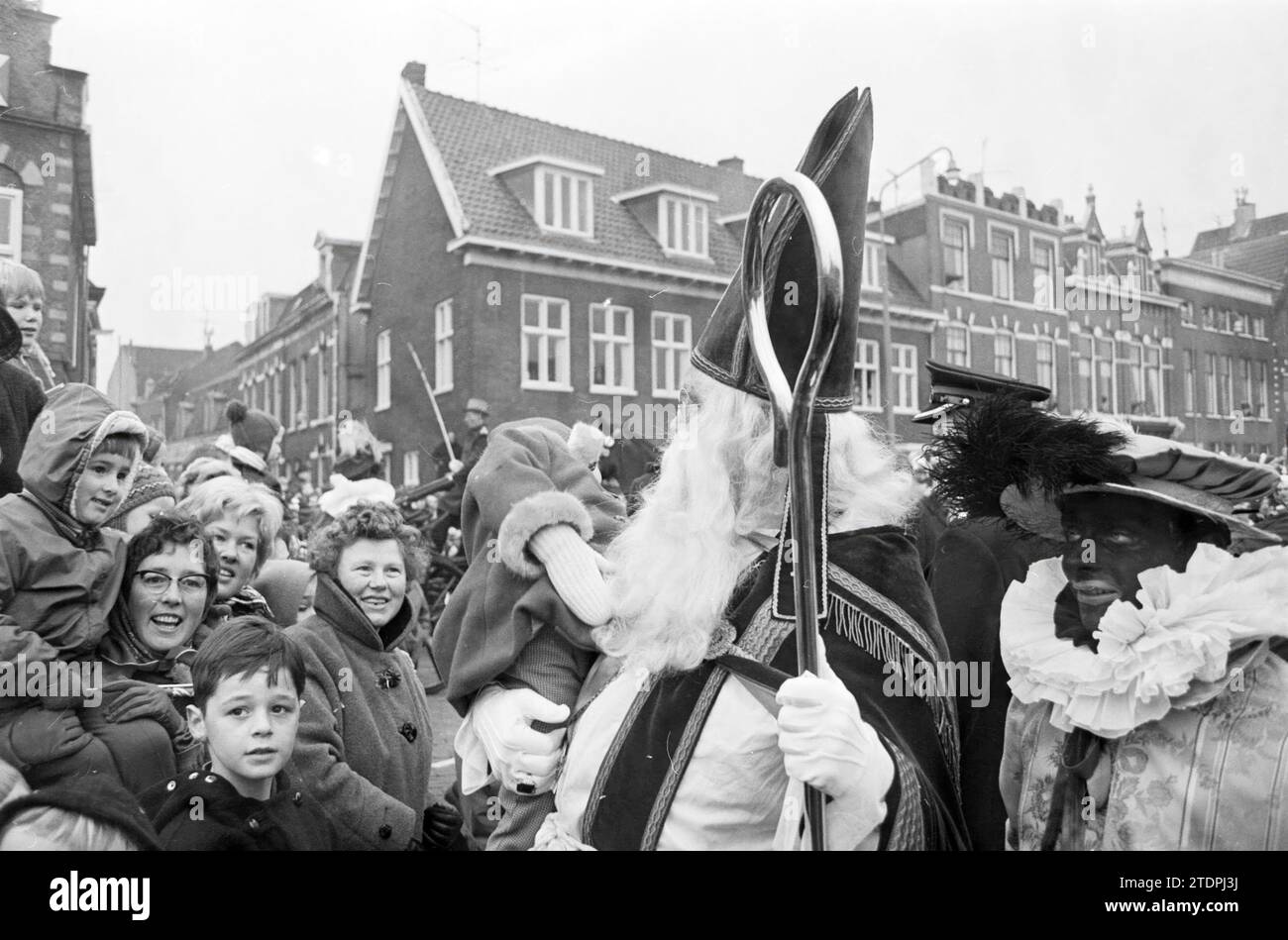 Arrivée de Sinterklaas, Haarlem, Spaarne, pays-Bas, 00-00-1963, Whizgle nouvelles du passé, adaptées à l'avenir. Explorez les récits historiques, l'image de l'agence néerlandaise avec une perspective moderne, comblant le fossé entre les événements d'hier et les perspectives de demain. Un voyage intemporel façonnant les histoires qui façonnent notre avenir Banque D'Images