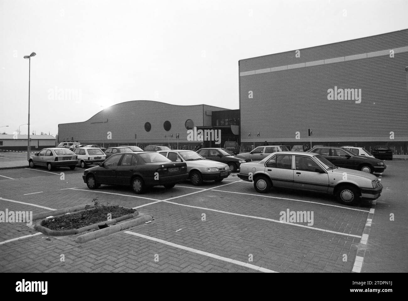 CIO extérieurs, Kennemer Sportcenter, IJsbaanlaan 4a, Haarlem. CIO signifie Central Institute for Training Sports leaders., Haarlem, IJsbaanlaan, pays-Bas, 01-11-1993, Whizgle nouvelles du passé, adaptées à l'avenir. Explorez les récits historiques, l'image de l'agence néerlandaise avec une perspective moderne, comblant le fossé entre les événements d'hier et les perspectives de demain. Un voyage intemporel façonnant les histoires qui façonnent notre avenir Banque D'Images