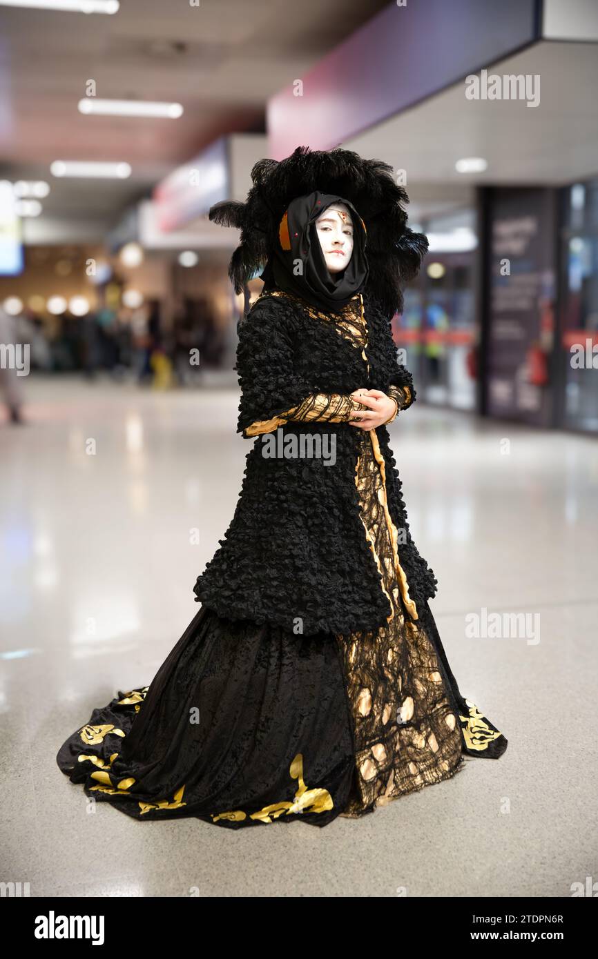 NEC, BIRMINGHAM, ROYAUME-UNI - 3 DÉCEMBRE 2023. Une cosplayeuse habillée en Queen Amidala de la série de films Star Wars lors d'un événement britannique Comic con Banque D'Images