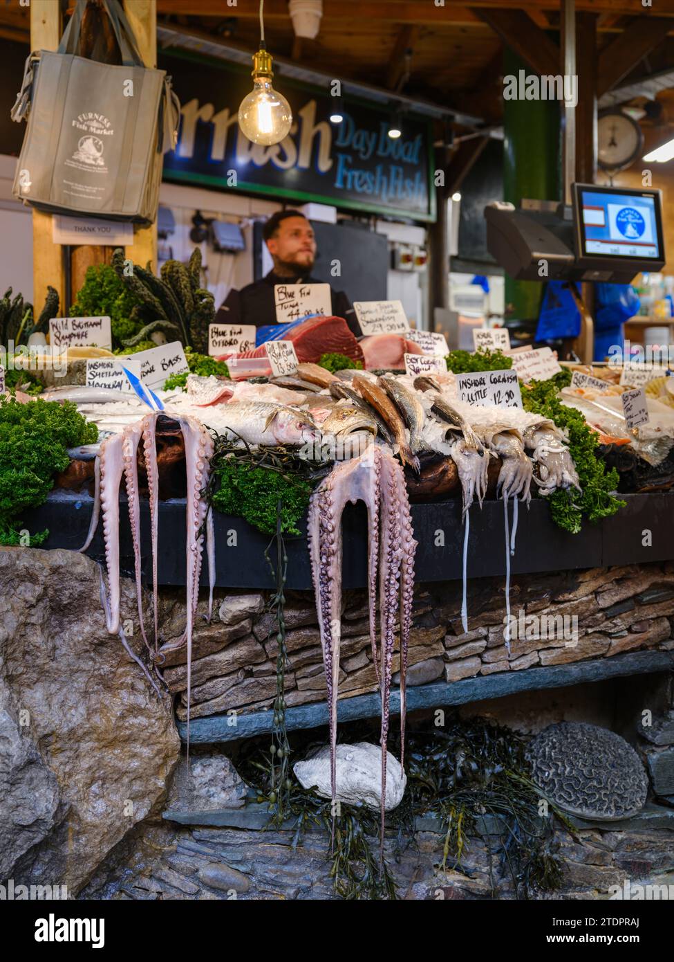 Furness Fish Markets, Borough Market. L'incroyable sélection de poissons frais proposée par l'entreprise de poissonnerie familiale à Three Crown Square dans le Banque D'Images