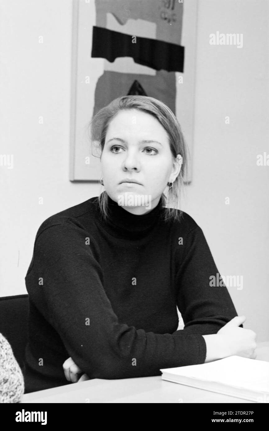 Quatre dames de l'académie d'art de S.F.B., 09-02-1995, Whizgle News from the Past, taillé pour l'avenir. Explorez les récits historiques, l'image de l'agence néerlandaise avec une perspective moderne, comblant le fossé entre les événements d'hier et les perspectives de demain. Un voyage intemporel façonnant les histoires qui façonnent notre avenir Banque D'Images