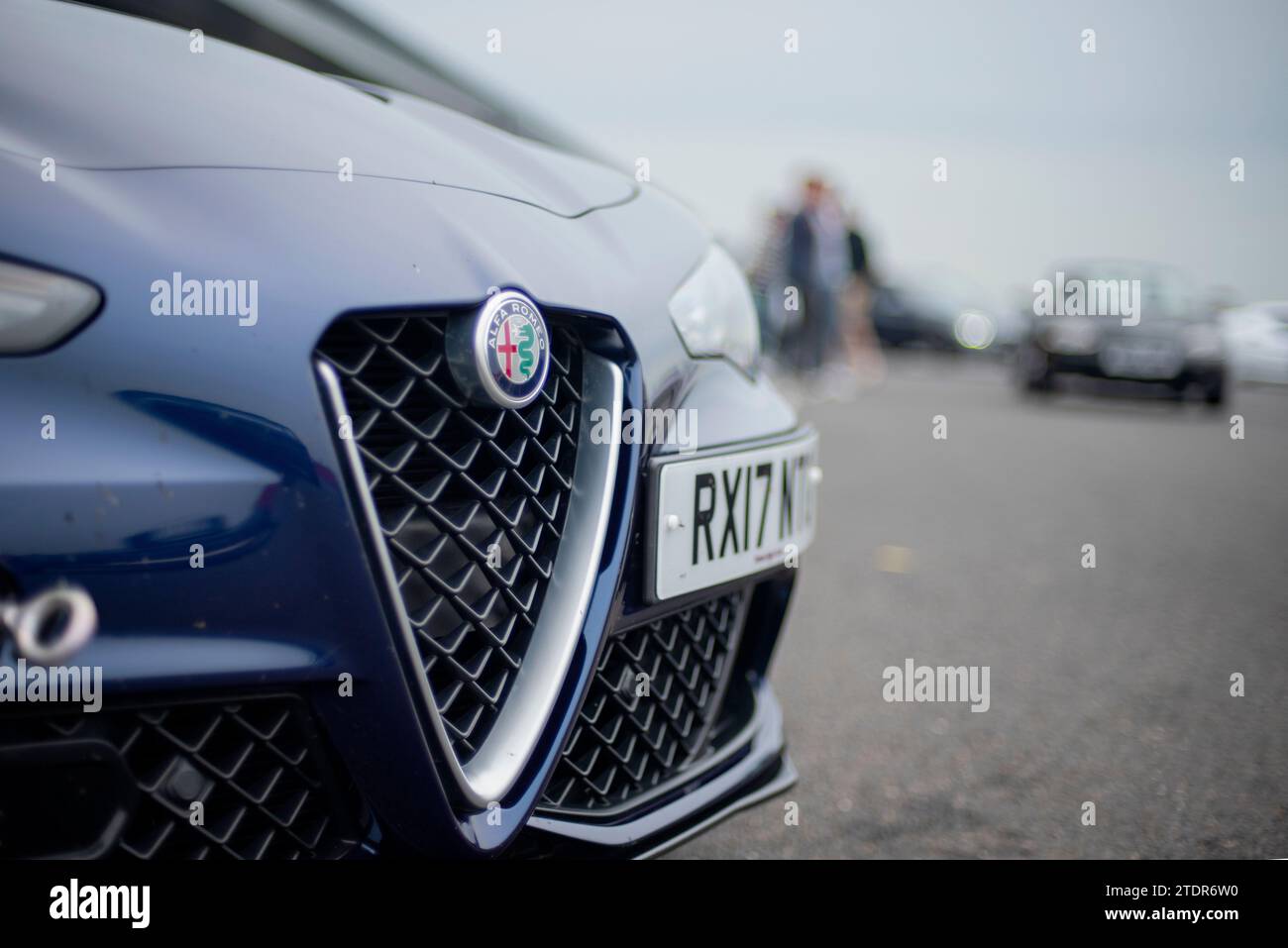 Badges Alfa Romeo à l'avant de 2018 voitures, sur le grill ou sur le Coure Sportivo Banque D'Images