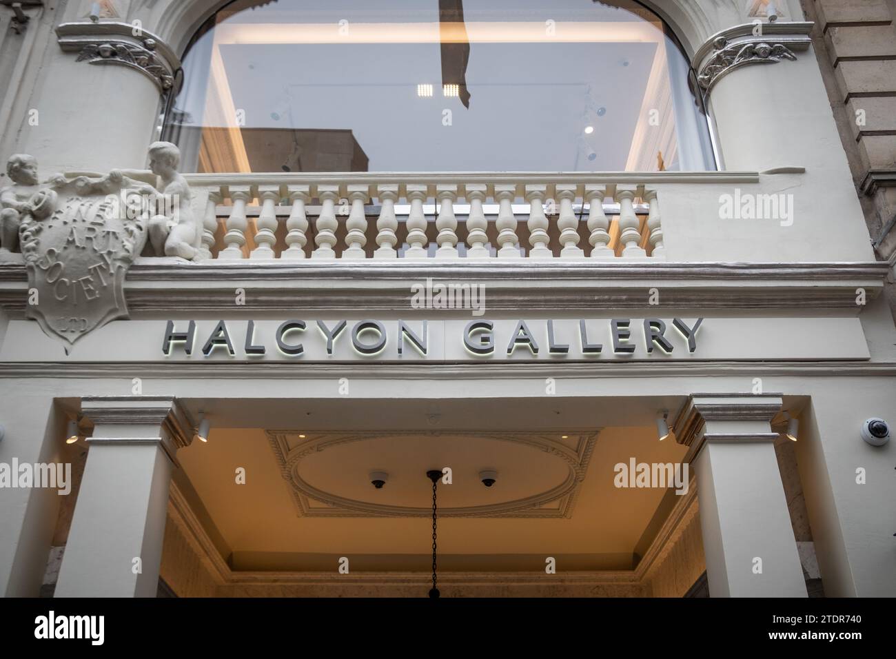 LONDRES - 14 DÉCEMBRE 2023 : Halcyon Gallery sur Bond Street, Mayfair. Galerie d'art contemporain. Banque D'Images