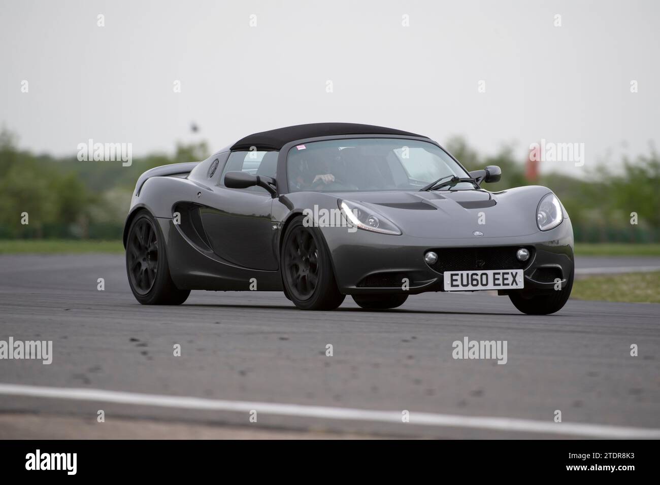 Lotus Elise conduisant rapidement sur piste lors d'un événement de la journée de course Banque D'Images