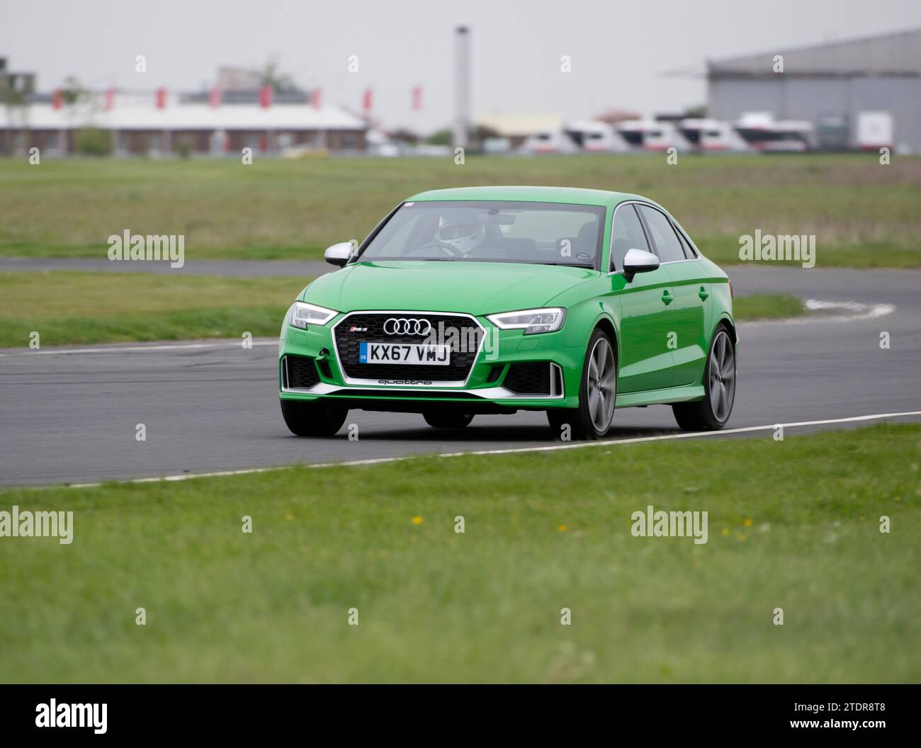 Audi RS3 A3 berline conduisant rapidement sur piste lors d'une journée de course Banque D'Images