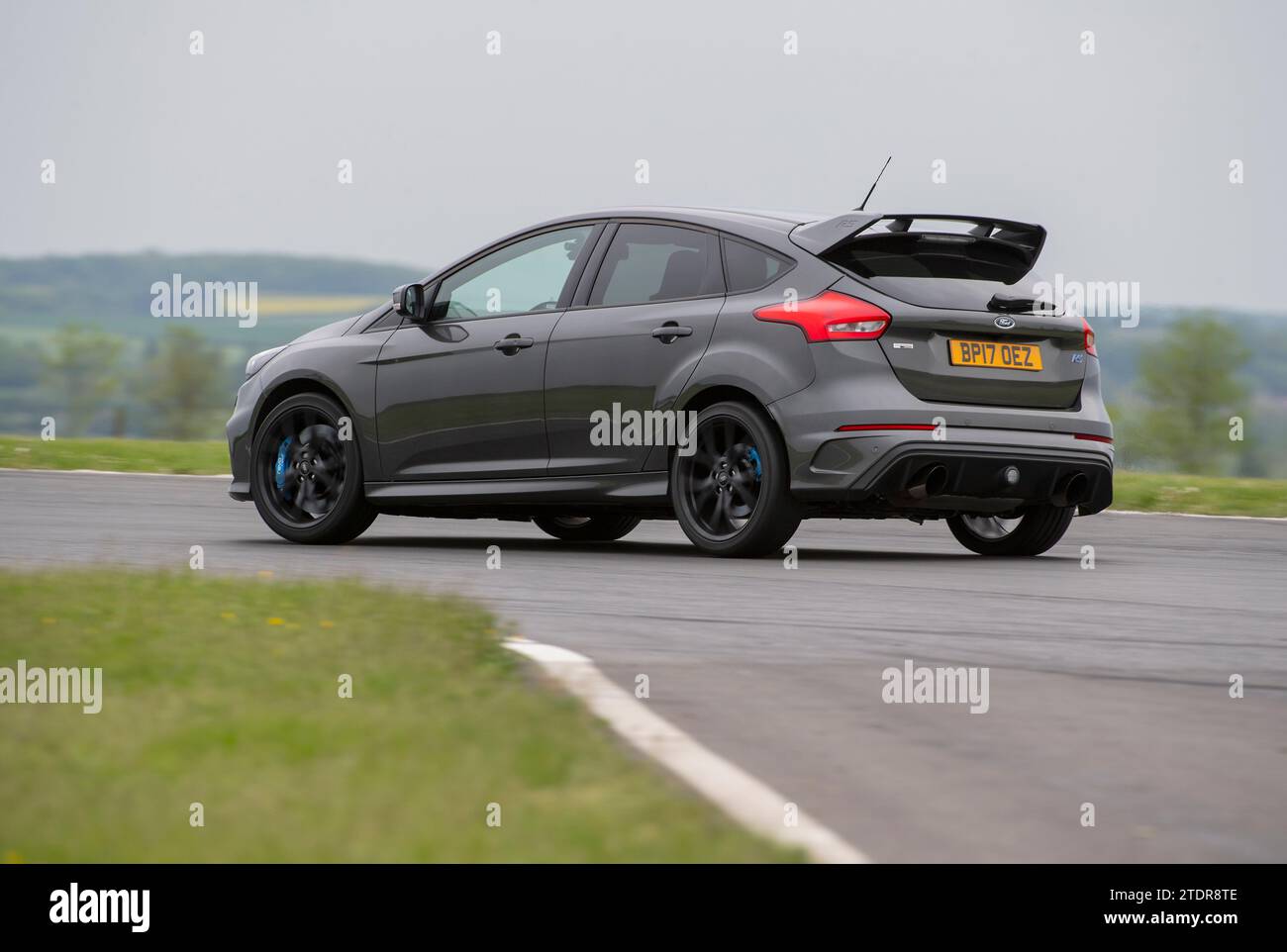 Ford Focus RS conduisant rapidement sur piste lors d'un événement d'une journée de course Banque D'Images