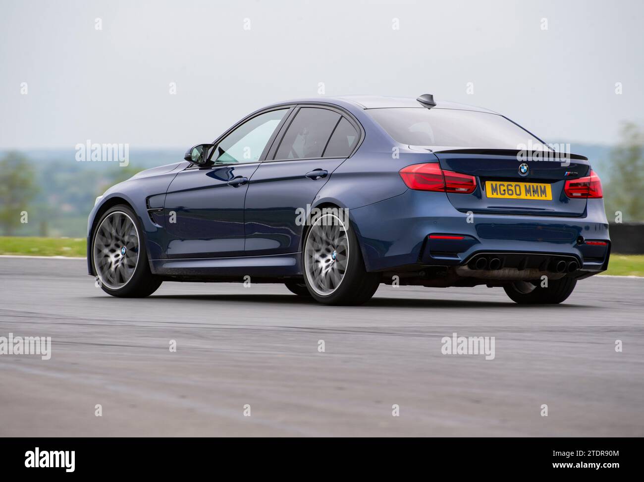 BMW M3 conduisant rapidement sur piste lors d'un événement de la journée de course Banque D'Images