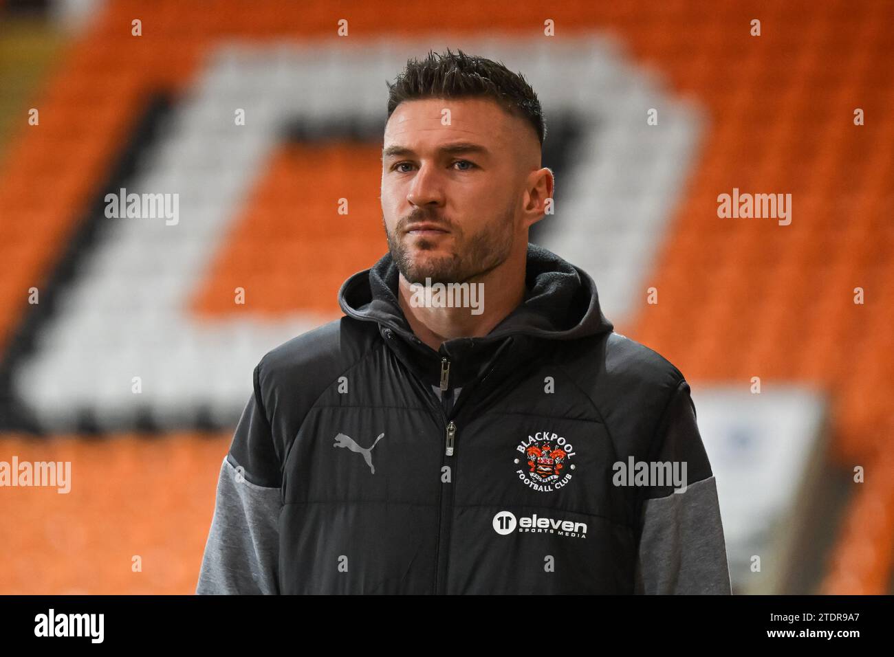 Richard O'Donnell #1 de Blackpool arrive devant le match de deuxième tour de la Emirates FA Cup Blackpool vs Forest Green Rovers à Bloomfield Road, Blackpool, Royaume-Uni, le 19 décembre 2023 (photo de Craig Thomas/News Images) dans, le 12/19/2023. (Photo Craig Thomas/News Images/Sipa USA) crédit : SIPA USA/Alamy Live News Banque D'Images