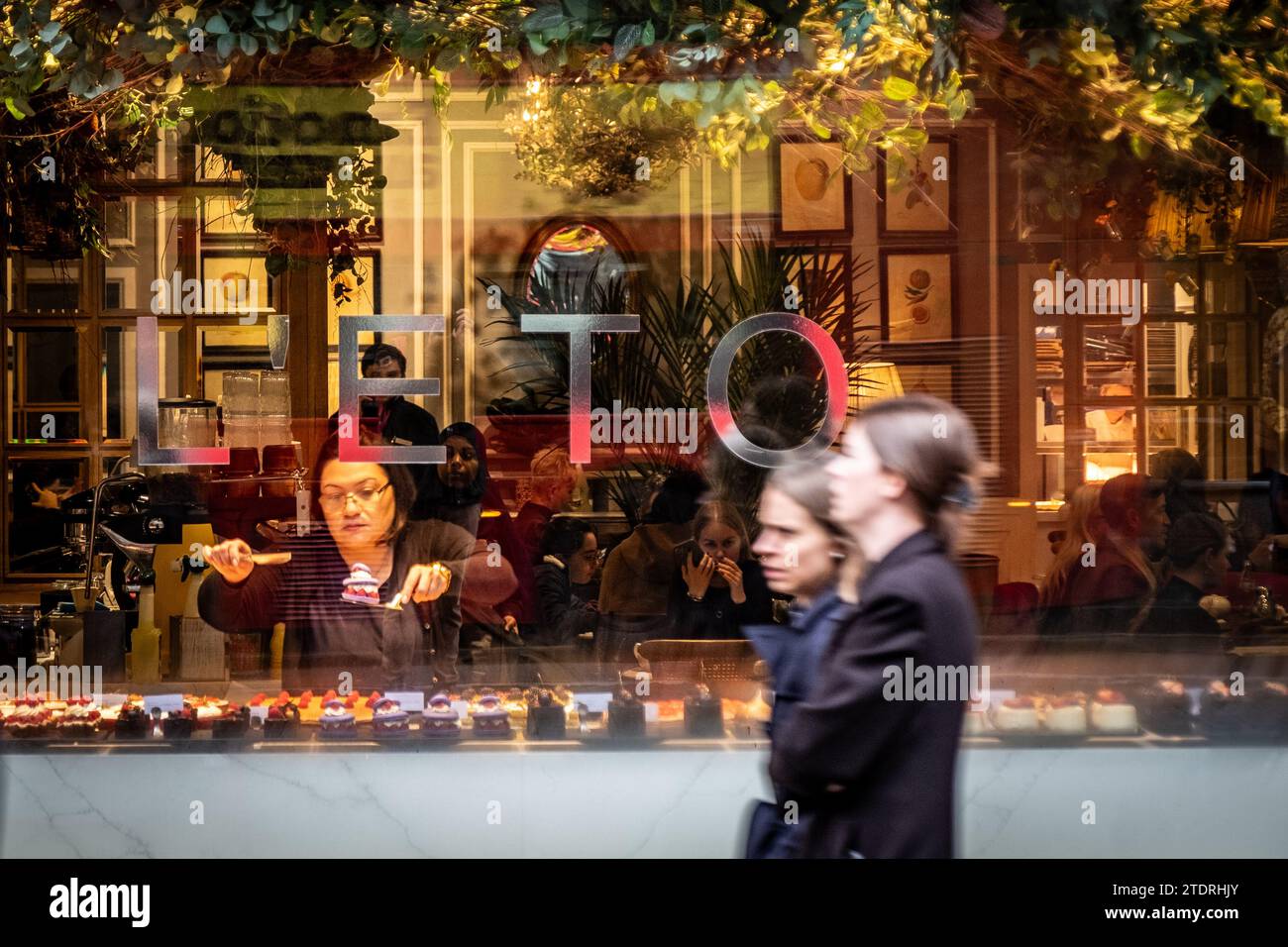 LONDRES- 14 DÉCEMBRE 2023 : chaîne de restaurants l'ETO caffe à Piccadilly, Mayfair Banque D'Images