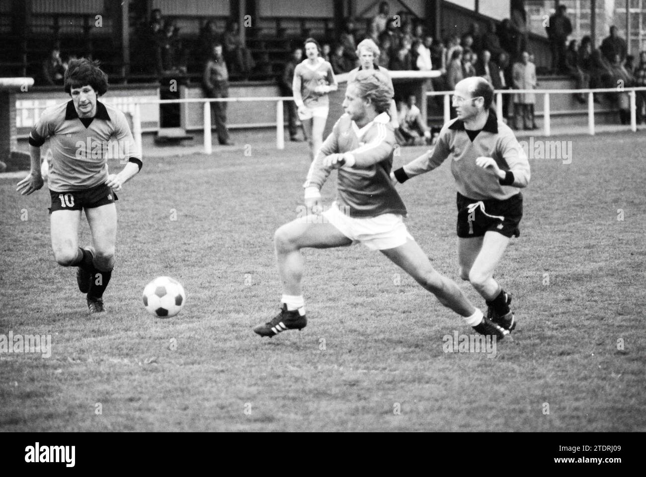 Stormvogels - SIZO, football V.S.V., Velsen, Stormvogels, 07-05-1979, Whizgle nouvelles du passé, adaptées à l'avenir. Explorez les récits historiques, l'image de l'agence néerlandaise avec une perspective moderne, comblant le fossé entre les événements d'hier et les perspectives de demain. Un voyage intemporel façonnant les histoires qui façonnent notre avenir Banque D'Images