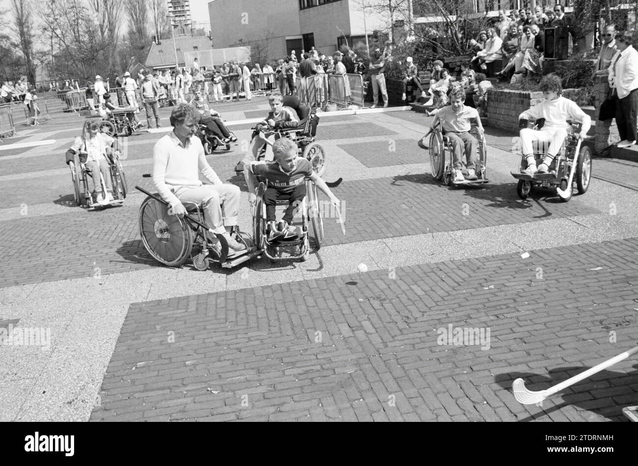Fête de la Reine 1986 Hockey en fauteuil roulant sur le Burgemeester