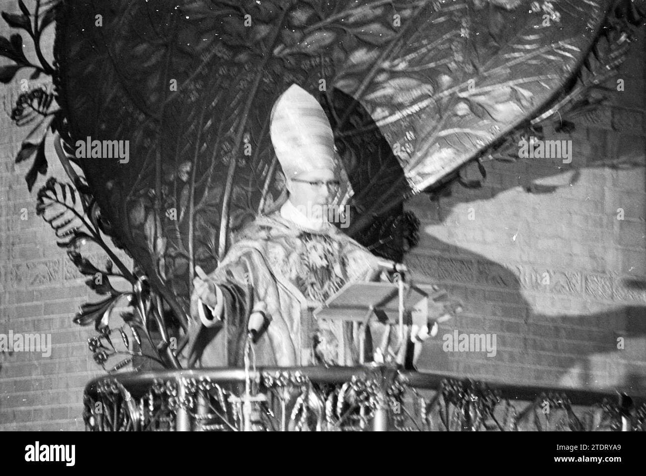 Le cardinal Willebrands, églises catholiques romaines, églises R.C., 25-05-1969, Whizgle News from the Past, taillé pour l'avenir. Explorez les récits historiques, l'image de l'agence néerlandaise avec une perspective moderne, comblant le fossé entre les événements d'hier et les perspectives de demain. Un voyage intemporel façonnant les histoires qui façonnent notre avenir Banque D'Images