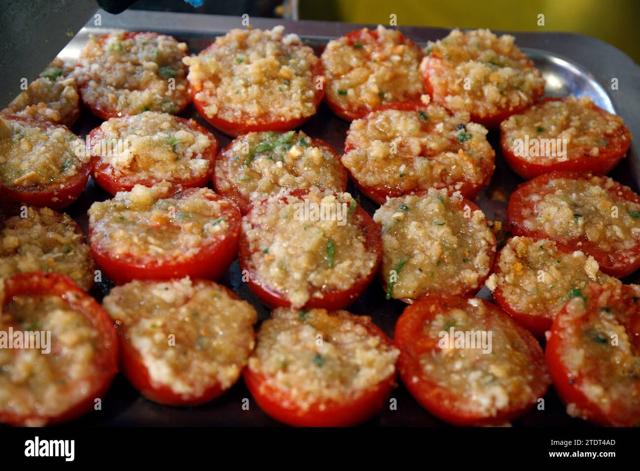 Italie Emilia Romagna - Santarcangelo di Romagna - San Martino Foire 2023 : tomates gratinées Banque D'Images