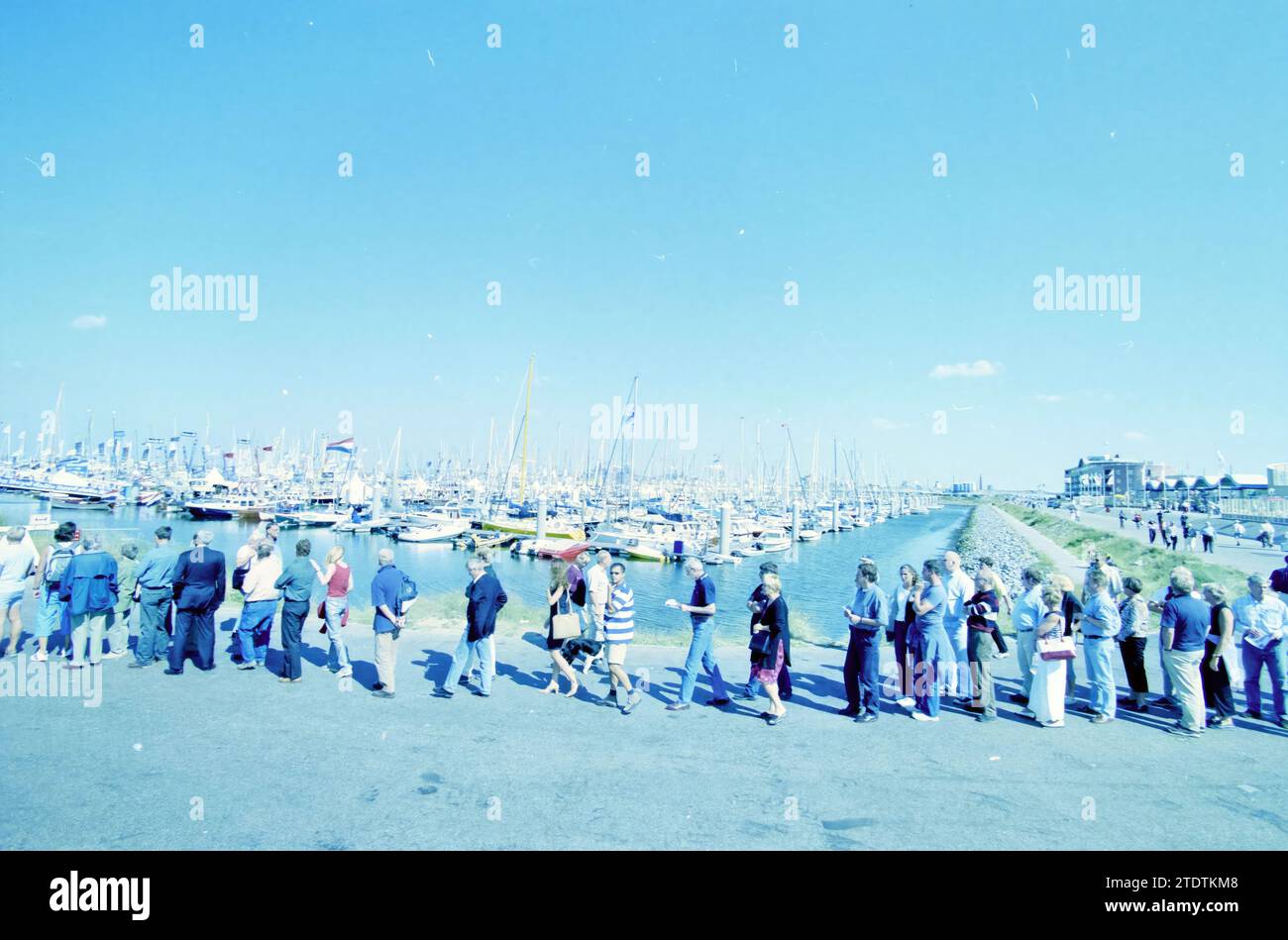 Hiswa, long line, IJmuiden, IJmuiden, pays-Bas, 02-09-2002, Whizgle nouvelles du passé, adaptées à l'avenir. Explorez les récits historiques, l'image de l'agence néerlandaise avec une perspective moderne, comblant le fossé entre les événements d'hier et les perspectives de demain. Un voyage intemporel façonnant les histoires qui façonnent notre avenir Banque D'Images