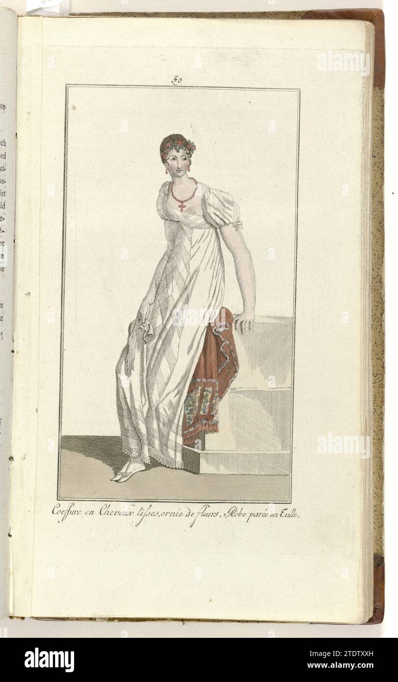 Elegantia, ou magazine de mode, de luxe et de goût pour les femmes, octobre 1808, no 59 : Coeffure et cheveux lisses ..., Anonyme, 1808 selon le texte d'accompagnement (p. 320) : habillé en tulle. Une coupe de cheveux avec des fleurs est intervenue. Collier et boucles d'oreilles de corail. Imprimé du magazine de mode Elegantia, ou magazine de mode, luxe et goût pour dames 1807-1814 (interrompu par la période 1811-1813). Gravure sur papier Amsterdam selon le texte d'accompagnement (p. 320) : habillé de tulle. Une coupe de cheveux avec des fleurs est intervenue. Collier et boucles d'oreilles de corail. Imprimer de la mode Banque D'Images