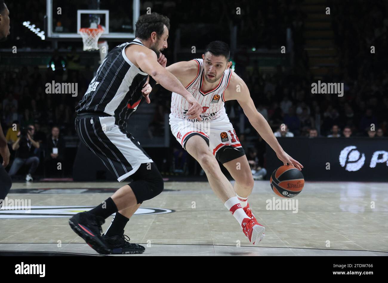 Bologne, Italie. 19 décembre 2023. Q18pendant le match de championnat de basket-ball Euroleague Segafredo Virtus Bologne vs. Olympiacos Piraeus. Bologne, le 19 décembre 2023 au Segafredo Arena Credit : Independent photo Agency/Alamy Live News Banque D'Images