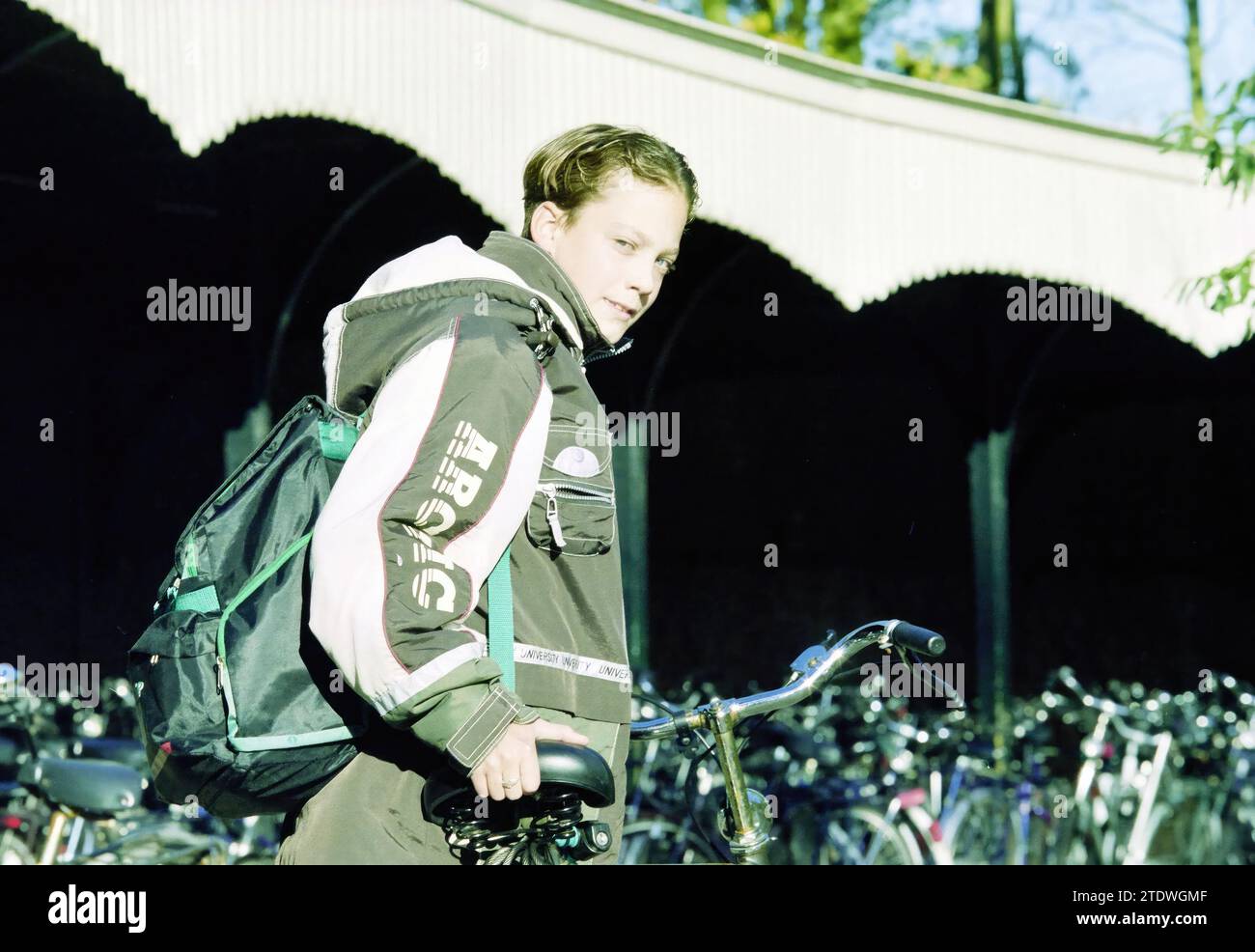 College Hageveld, Sjoerd Joustra, Heemstède, Hageveld, pays-Bas, 10-11-1999, Whizgle nouvelles du passé, adaptées à l'avenir. Explorez les récits historiques, l'image de l'agence néerlandaise avec une perspective moderne, comblant le fossé entre les événements d'hier et les perspectives de demain. Un voyage intemporel façonnant les histoires qui façonnent notre avenir Banque D'Images