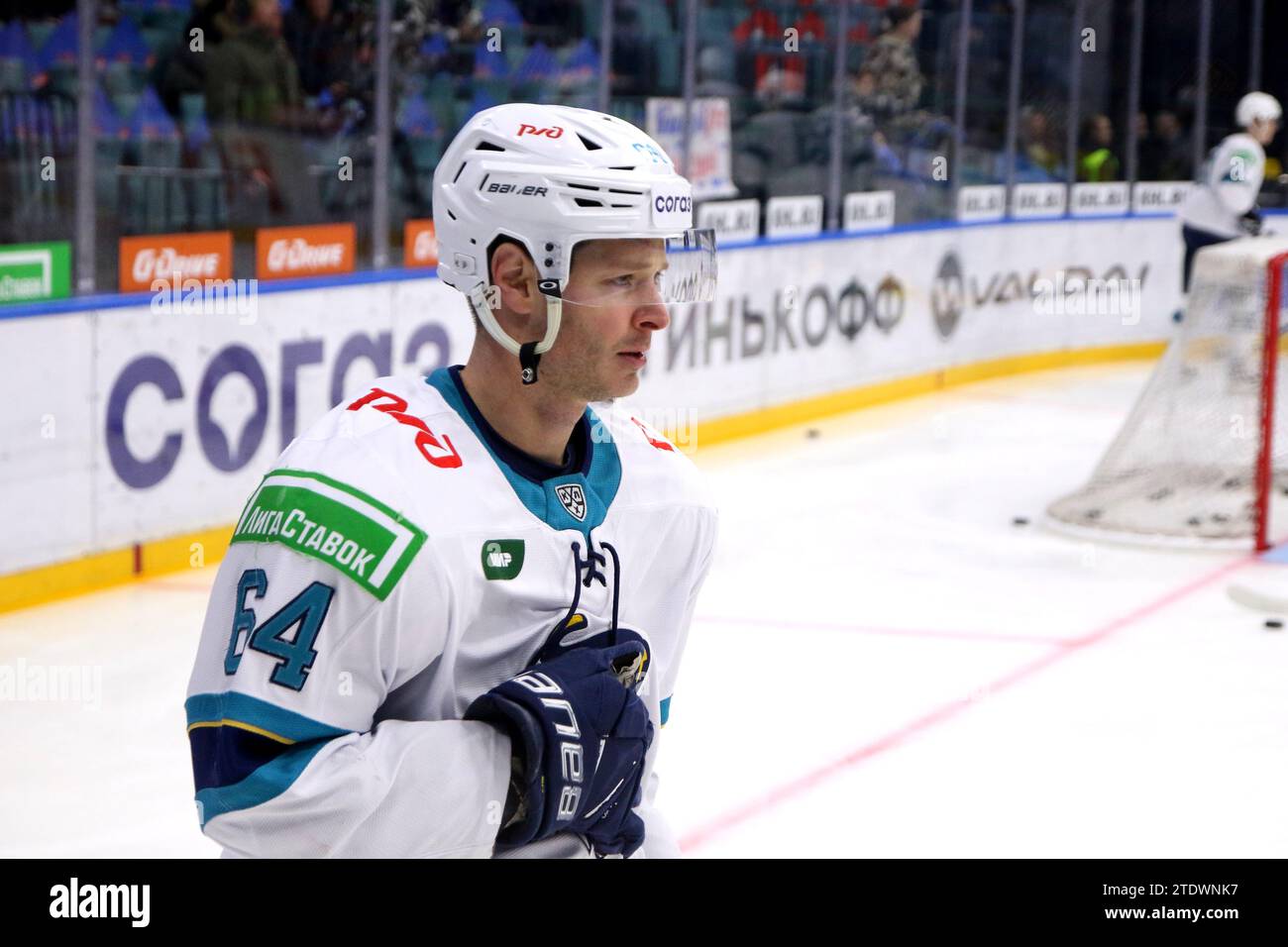 Saint-Pétersbourg, Russie. 19 décembre 2023. Joueur du club de hockey de Sotchi, Jesse Graham (64) vu en action lors de la Ligue de hockey Kontinental, saison régulière KHL 2023 - 2024 entre SKA Saint-Pétersbourg et Sotchi au Palais des sports de glace. Score final ; SKA Saint-Pétersbourg 7:2 Sotchi. Crédit : SOPA Images Limited/Alamy Live News Banque D'Images